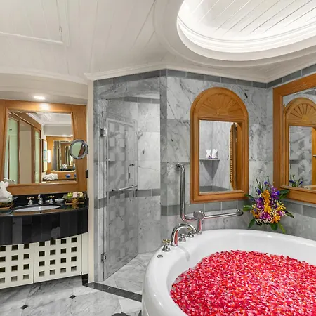 Royal Wing Suites & Spa Pattaya Exterior photo
