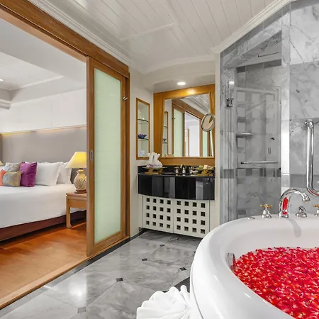Royal Wing Suites & Spa Pattaya Exterior photo